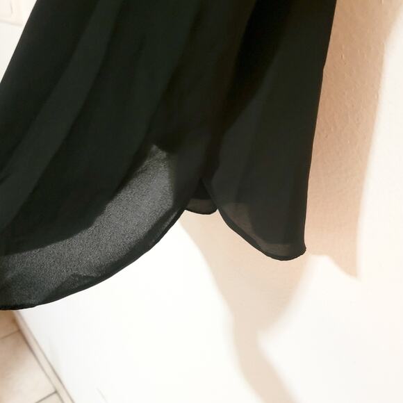 FREE with bundle! Vince Camuto black V-neck semi-sheer georgette hi lo blouse - Picture 4 of 9